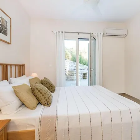 Omolos House Villa